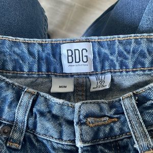 BDG Mom Jeans 27